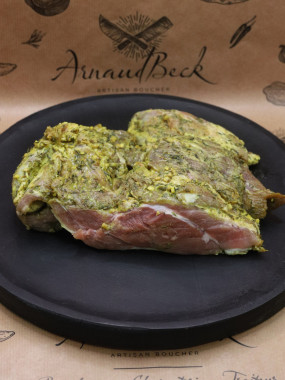 Épaule d’agneau sans os thym romarin